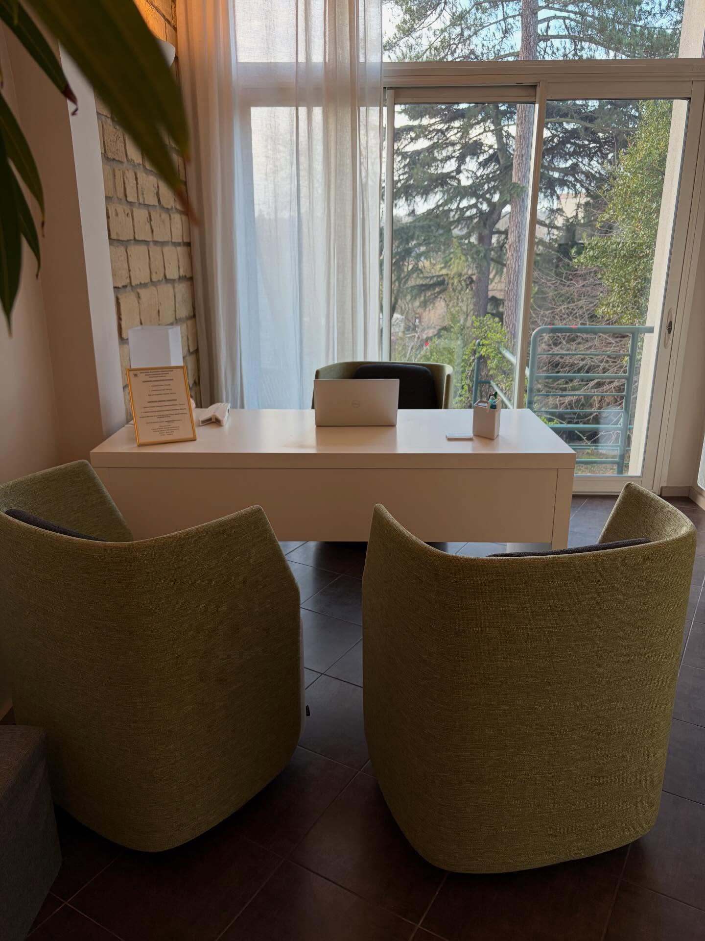 🌿 Diététicienne nutritionniste – Spécialisée dans l’accompagnement des femmes et des enfants
Forte de plus de 10 ans d’expérience, je vous accompagne avec bienveillance et expertise vers une relation apaisée avec l’alimentation, en tenant compte de vos besoins spécifiques.
✨ Mon approche :
• 100 % personnalisée et adaptée à votre mode de vie
• Basée sur l’écoute, l’éducation et le respect de votre corps
• Sans régime restrictif, pour des résultats durables
👩🦰 Accompagnement des femmes :
Je prends en charge les besoins nutritionnels à chaque étape du cycle féminin :
• Troubles du cycle, SPM
• Projet de grossesse, grossesse & post-partum
• Endométriose, SOPK
• Périménopause & ménopause
• Gestion du poids & bien-être global
👶 Accompagnement des enfants :
• Diversification alimentaire
• Troubles du comportement alimentaire
• Sélectivité alimentaire
• Soutien nutritionnel en période de croissance
🌟 Que vous cherchiez des conseils pour vous-même ou pour votre enfant, je vous propose un accompagnement sur mesure, clair, humain et durable.
📅 Prenez rendez-vous dès aujourd’hui
👉 Visitez mon site : https://abcdeladietetique.fr
J’ai hâte de vous accompagner vers une meilleure santé et un bien-être durable. #diet #dieteticienne #saintgermainenlaye❤️